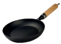 岩鋳　オムレツパン（木柄付）１８／南部鉄器　