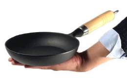 岩鋳　オムレツパン（木柄付）１８／南部鉄器　