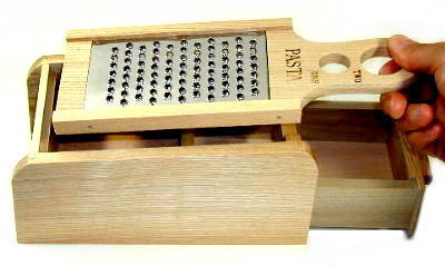 木製　チーズおろし器