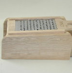 木製　チーズおろし器